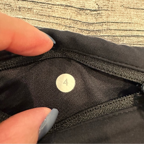 Lululemon Speed Short in Black With Floral Pattern; Size 4 - Picture 10 of 10